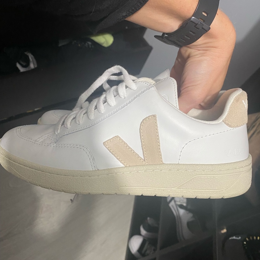 Veja v-12 sneakers size 38